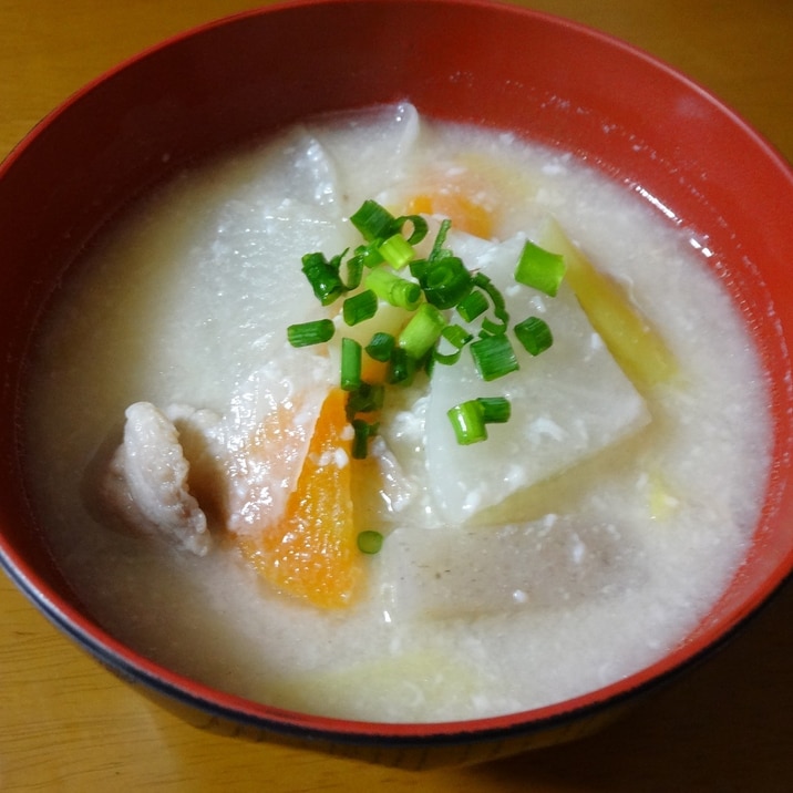 ポカポカ温まる！豚肉と根菜の粕汁